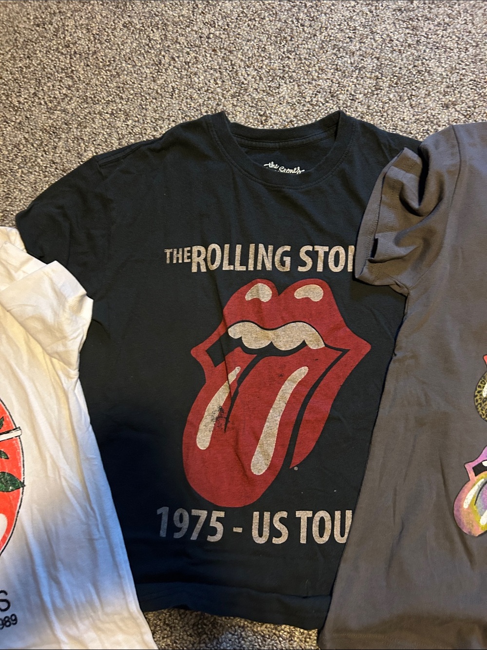 3 total shirts- 2 Rolling Stones and 1 -Guns and Roses Graphic Tees - Picture 3 of 7